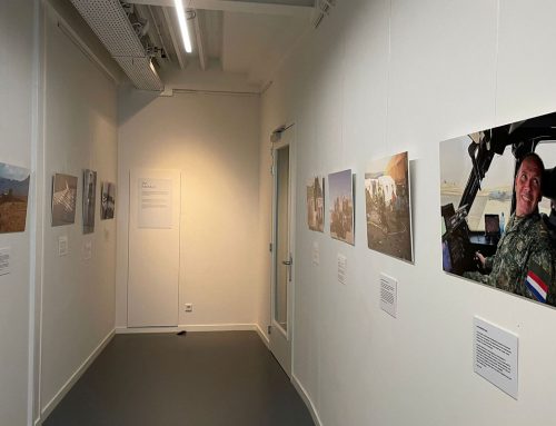 Drukbezochte fototentoonstelling Veteranen Zandvoort geopend