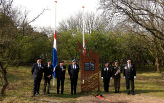 Veteranen bij Vliegermonument Zandvoort